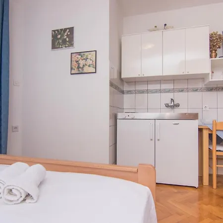Apartmani Dekanic Krk Krk Town Exterior photo