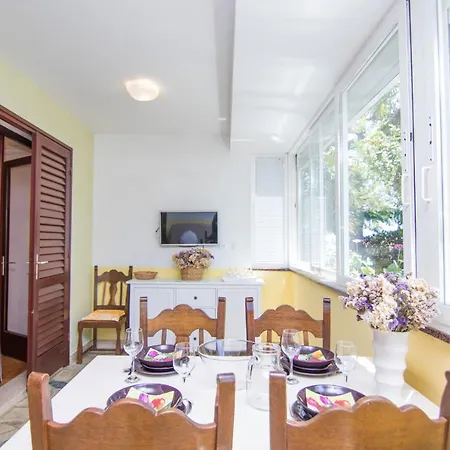 Apartmani Dekanic Krk Krk Town Exterior photo
