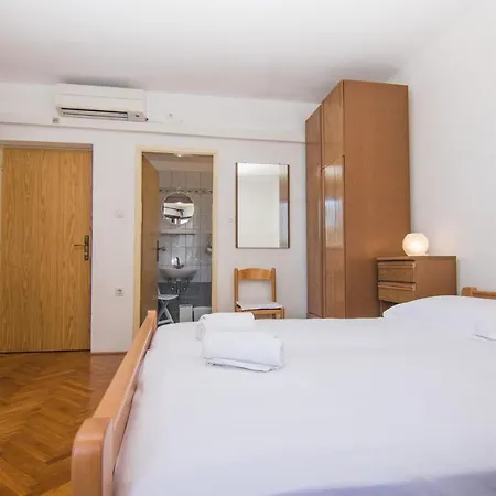 Apartmani Dekanic Krk Krk Town Exterior photo