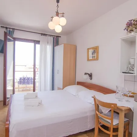 Apartmani Dekanic Krk Krk Town Exterior photo