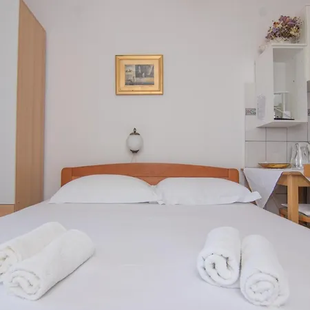 Apartmani Dekanic Krk Krk Town Exterior photo