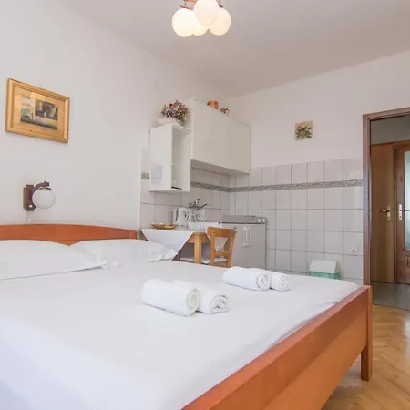Apartmani Dekanic Krk Krk Town Exterior photo