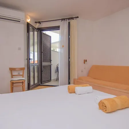 Apartmani Dekanic Krk Krk Town Exterior photo