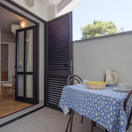 Apartmani Dekanic Krk Krk Town Exterior photo