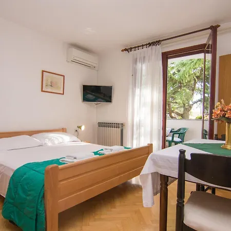 Apartmani Dekanic Krk Krk Town Exterior photo