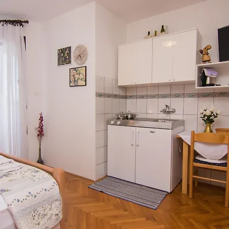 Apartmani Dekanic Krk Krk Town Exterior photo