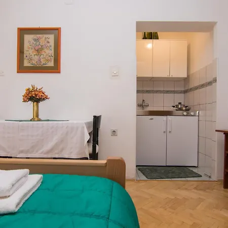 Apartmani Dekanic Krk Krk Town Exterior photo